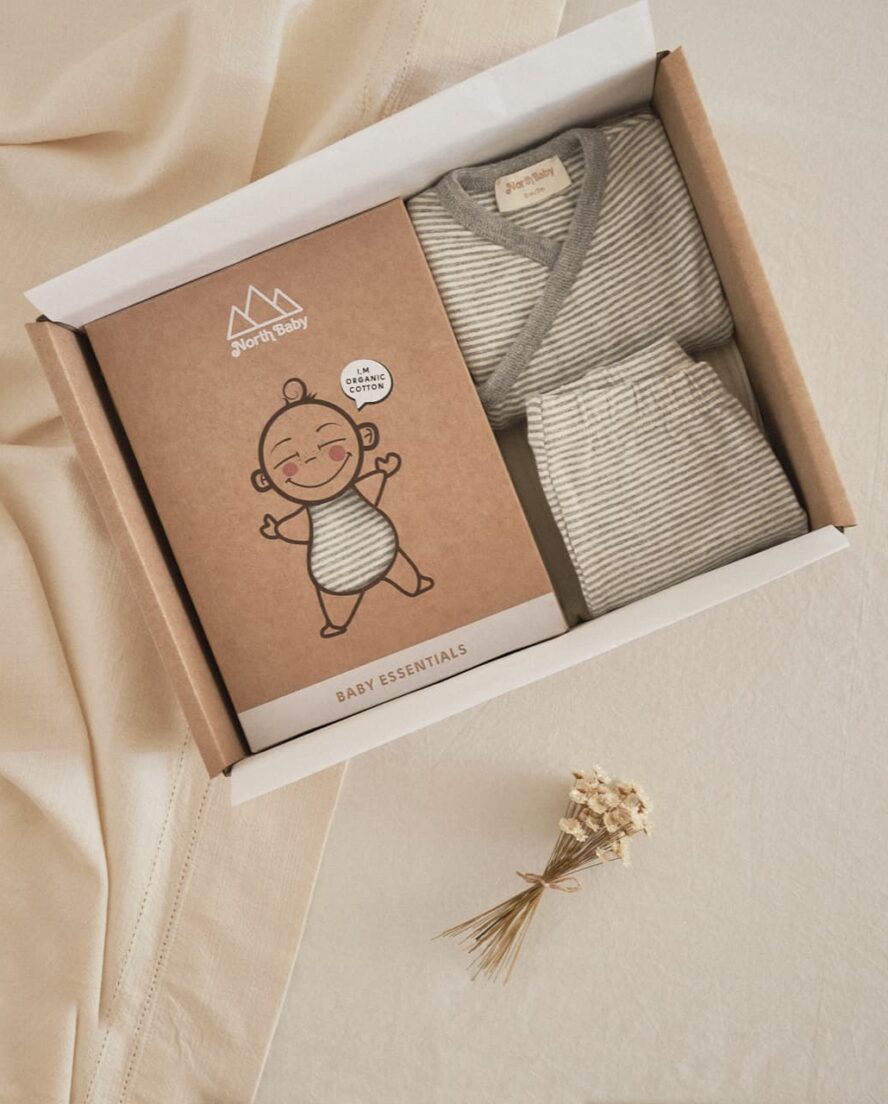 set regalo bebé primera puesta North Baby Cinza